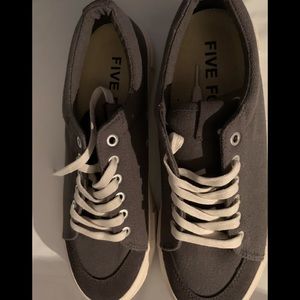 New Men’s grey five four shoes size 8.5